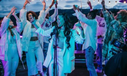 La artista dominicana Xofi inicia el 2024 con “Trukito”, una cumbia urbana