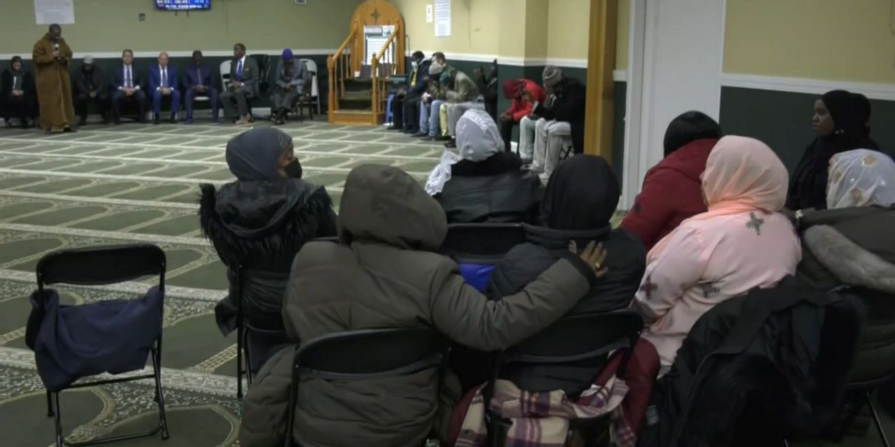 La comunidad llora a las víctimas del incendio de Twin Parks dos años después﻿