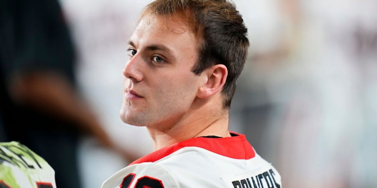 La estrella de Georgia TE Brock Bowers se declara para el draft de la NFL 2024
