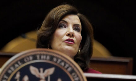 La gobernadora Kathy Hochul propondrá $25 millones en financiación estatal para la investigación de la ELA