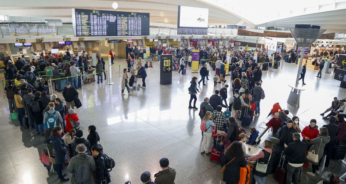 La huelga de 'handling' de Iberia eleva su seguimiento del 15% al ​​16,5% en su segundo día |  Economía