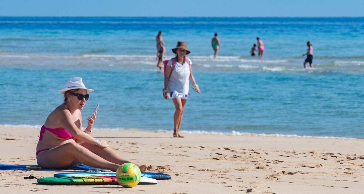 La llegada de turistas a España supera hasta noviembre el nivel prepandemia y anticipa un récord en 2023 |  Economía
