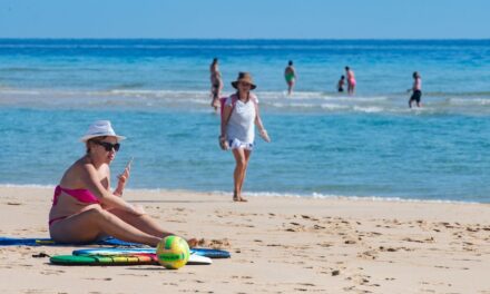 La llegada de turistas a España supera hasta noviembre el nivel prepandemia y anticipa un récord en 2023 |  Economía