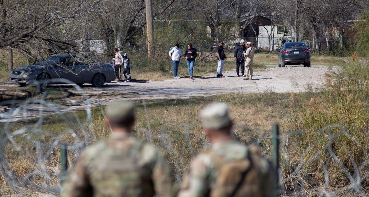 La muerte de tres migrantes en la frontera eleva la tensión entre el Gobierno de Biden y Texas |  internacional