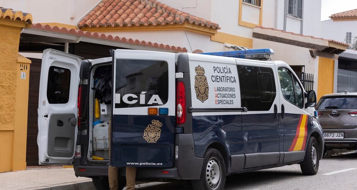 La policía investiga como posible crimen machista el hallazgo en Málaga del cadáver de una mujer y su pareja |  sociedad