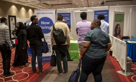 La tasa de desempleo para los afroamericanos cae al 5,2% para finalizar 2023 con una nota positiva