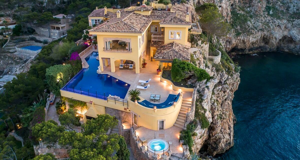 La villa de 'The Crown' en la que veraneó Lady Di está en Mallorca y se alquila por 60.000 euros |  Gente
