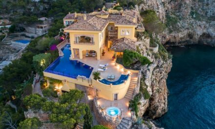 La villa de 'The Crown' en la que veraneó Lady Di está en Mallorca y se alquila por 60.000 euros |  Gente