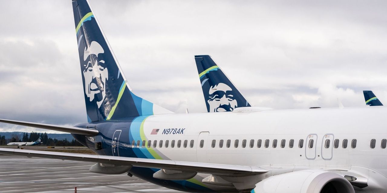 Las acciones de Boeing y la aviación caen después del difícil comienzo de año del transporte aéreo