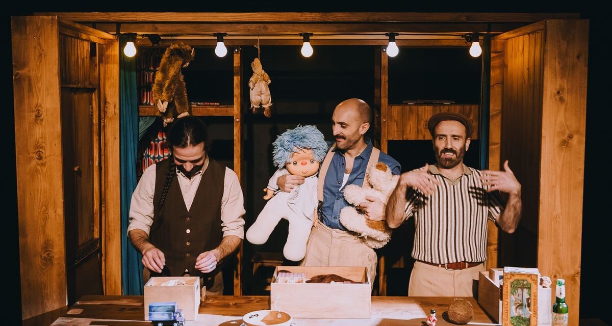 Las críticas de teatro de la semana: un homenaje festivo a carruseles y tómbolas y una obra extraterrestre para animar el panorama escénico |  babelia