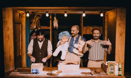 Las críticas de teatro de la semana: un homenaje festivo a carruseles y tómbolas y una obra extraterrestre para animar el panorama escénico |  babelia