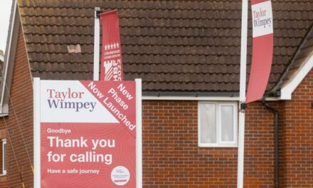Las ganancias de Taylor Wimpey para 2023 se ubican en el extremo superior de la orientación, aunque los pedidos cayeron