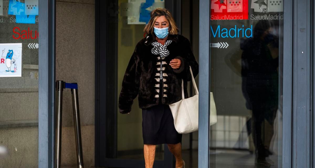 Las mascarillas obligatorias en los centros sanitarios entran en vigor este miércoles en toda España |  Sociedad