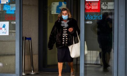 Las mascarillas obligatorias en los centros sanitarios entran en vigor este miércoles en toda España |  Sociedad
