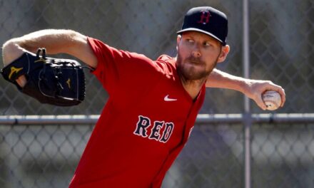 Los Bravos firman al recién adquirido Chris Sale con una extensión de 2 años y 38 millones de dólares