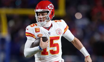 Los Chiefs encuentran defensa en el momento adecuado para noquear a los Bills como visitantes
