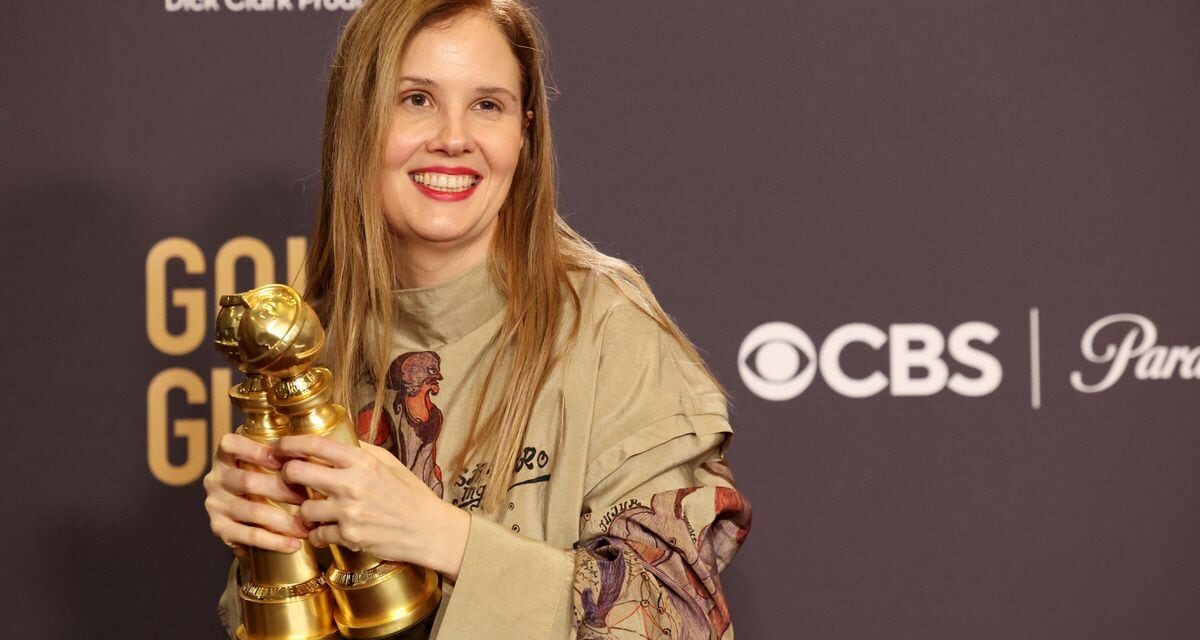 Los Globos de Oro 2024 resucitan la guillotina |  Cultura