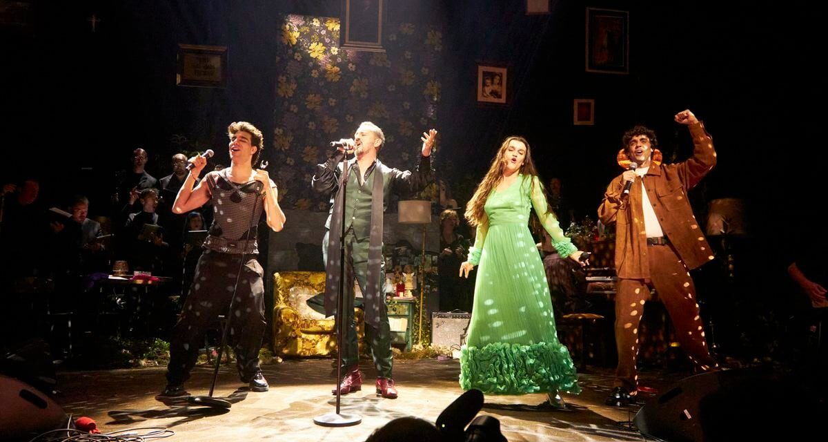 Los Javis montan en Madrid una brillante y enloquecida 'rave' para celebrar el éxito de 'La Mesías' |  Cultura