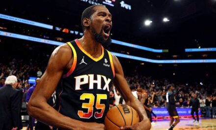 Los Suns remontan una desventaja de 22 puntos en el cuarto cuarto para vencer a los Kings