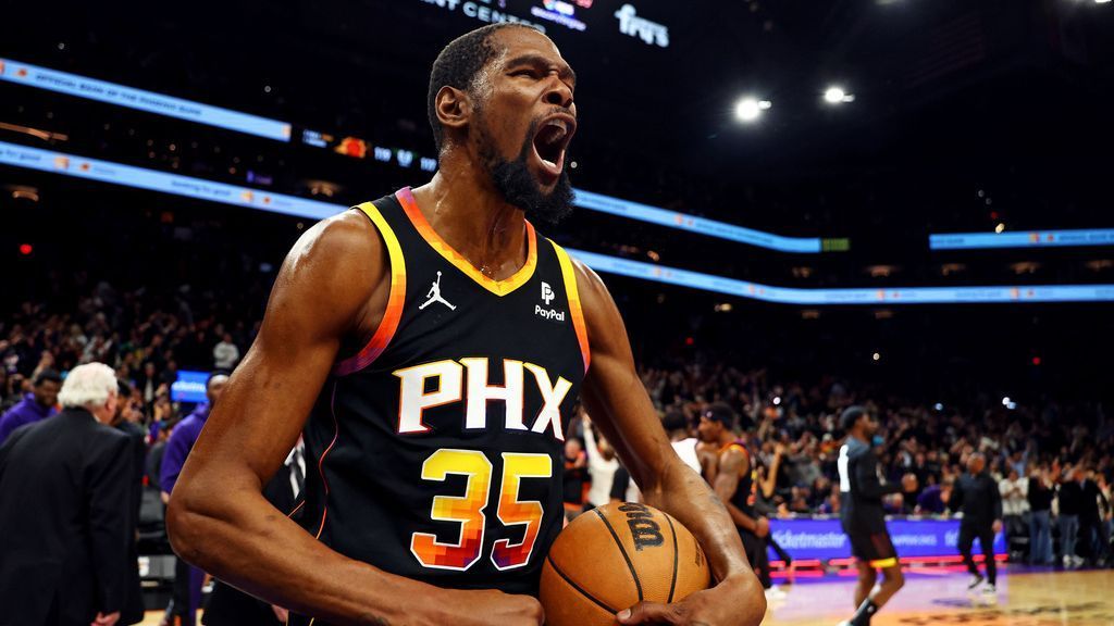 Los Suns remontan una desventaja de 22 puntos en el cuarto cuarto para vencer a los Kings