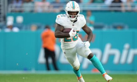 Los TD de De’Von Achane y Tyreek Hill ayudan a Miami a tomar ventaja en el medio tiempo