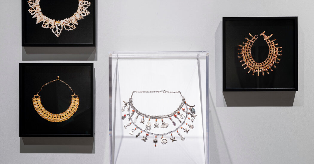 Los collares de Ruth Bader Ginsburg, captados por la cámara