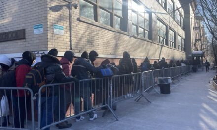 Los migrantes vuelven a solicitar refugio en medio de las bajas temperaturas