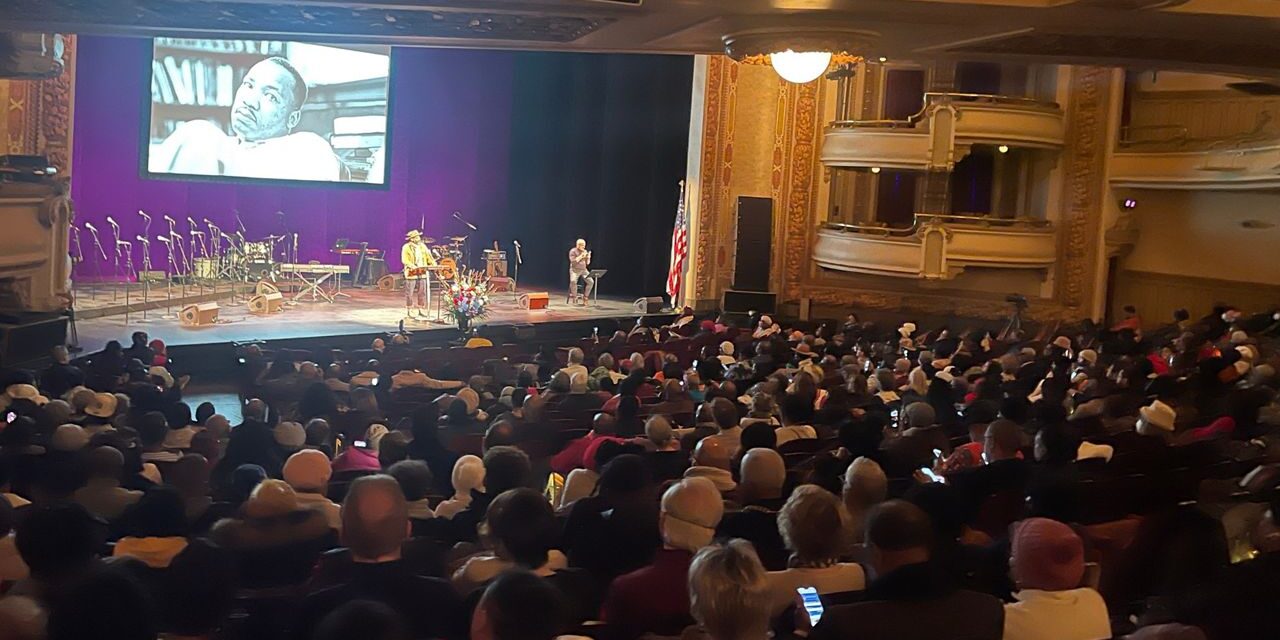 Los neoyorquinos celebran el Día de MLK en la Academia de Música de Brooklyn