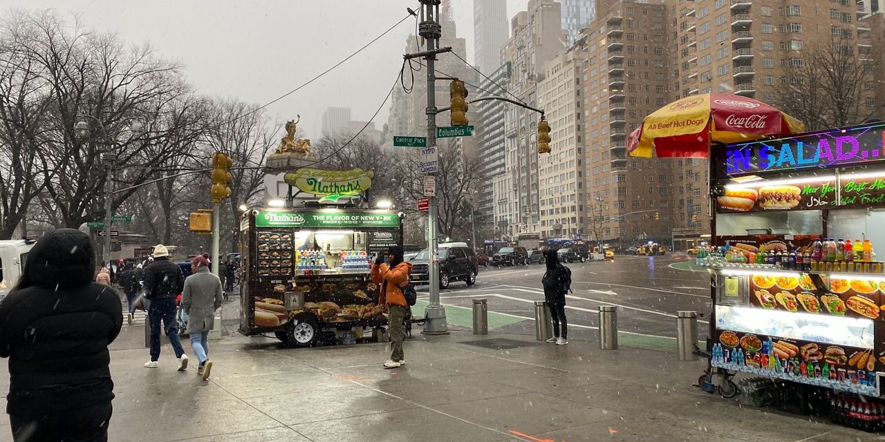 Los residentes de la ciudad tienen reacciones encontradas ante la falta de nieve.