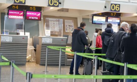 Los sindicatos amenazan con nuevos paros en el tercer día de la huelga de 'handling' de Iberia |  Economía