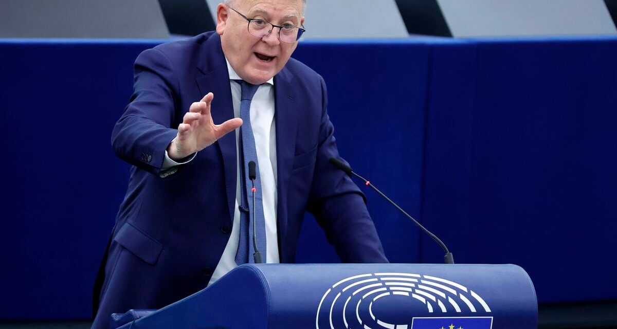 Los socialistas eligen al luxemburgués Schmit para liderar la campaña a las elecciones europeas |  internacional