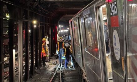 Los trenes del metro descarrilan en el Upper West Side, dice la MTA