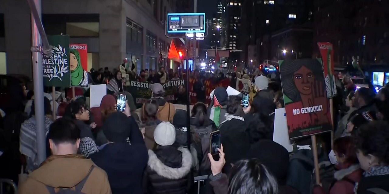 Manifestantes de Manhattan se manifiestan contra los ataques en Yemen