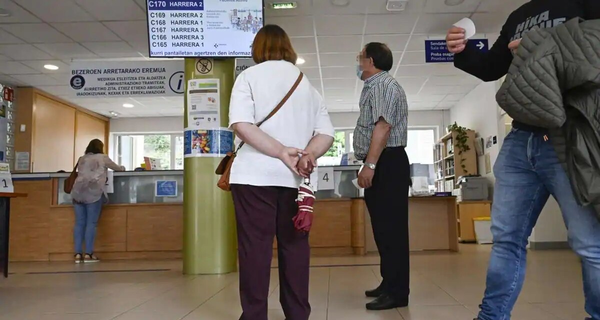 Médicos piden volver a la mascarilla obligatoria en los centros de salud