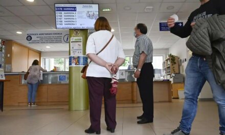 Médicos piden volver a la mascarilla obligatoria en los centros de salud