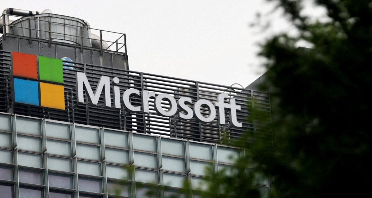 Microsoft supera a Apple y se convierte en la empresa más valiosa del mundo en medio de preocupaciones sobre la demanda de teléfonos inteligentes