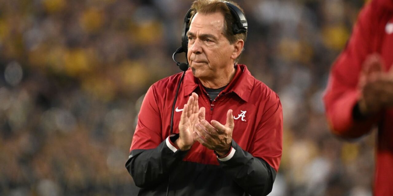 Nick Saban dice que está listo para apoyar a Alabama en transición