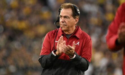 Nick Saban dice que está listo para apoyar a Alabama en transición