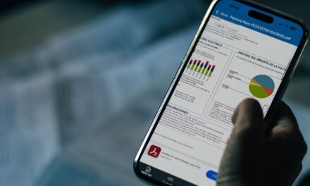 Nueva tarifa regulada e impuestos más altos: ¿qué esperar del precio de la luz en 2024?  |  Economía