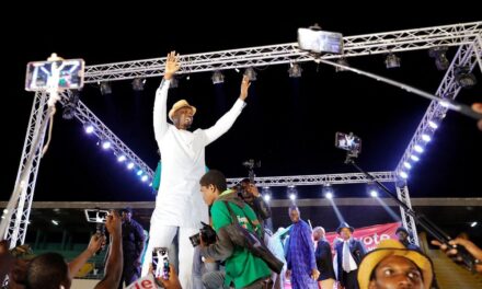Ousmane Sonko: El líder de la oposición de Senegal queda excluido de la carrera presidencial |  internacional