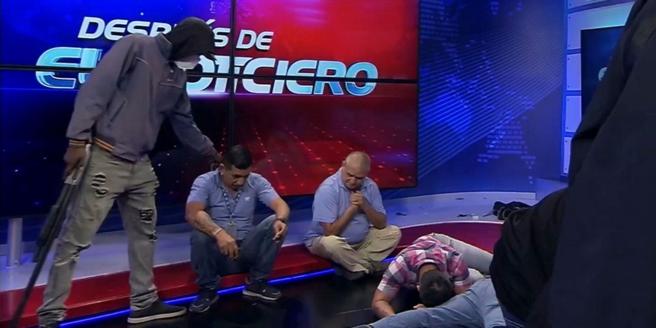 Pandilla armada asalta estación de televisión pública en Ecuador