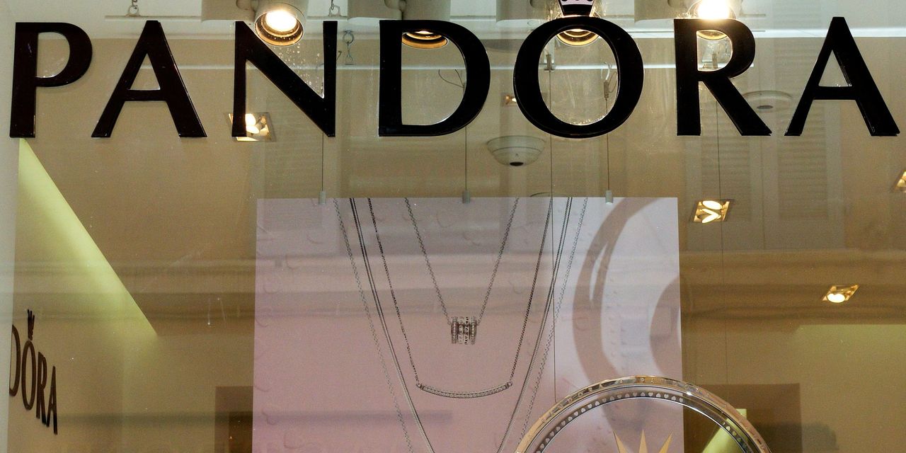 Pandora supera la orientación sobre un sólido crecimiento de las ventas navideñas