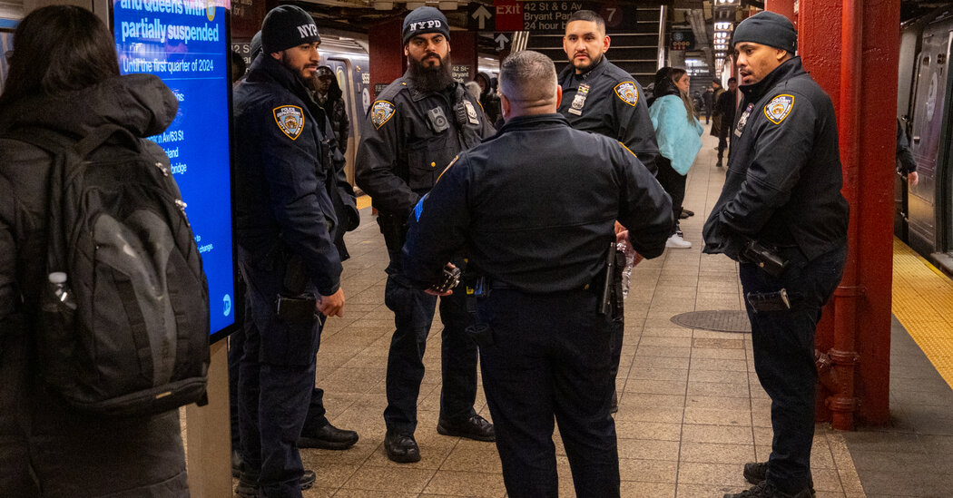Persona de interés es detenida después de apuñalamiento en Queens, dicen funcionarios