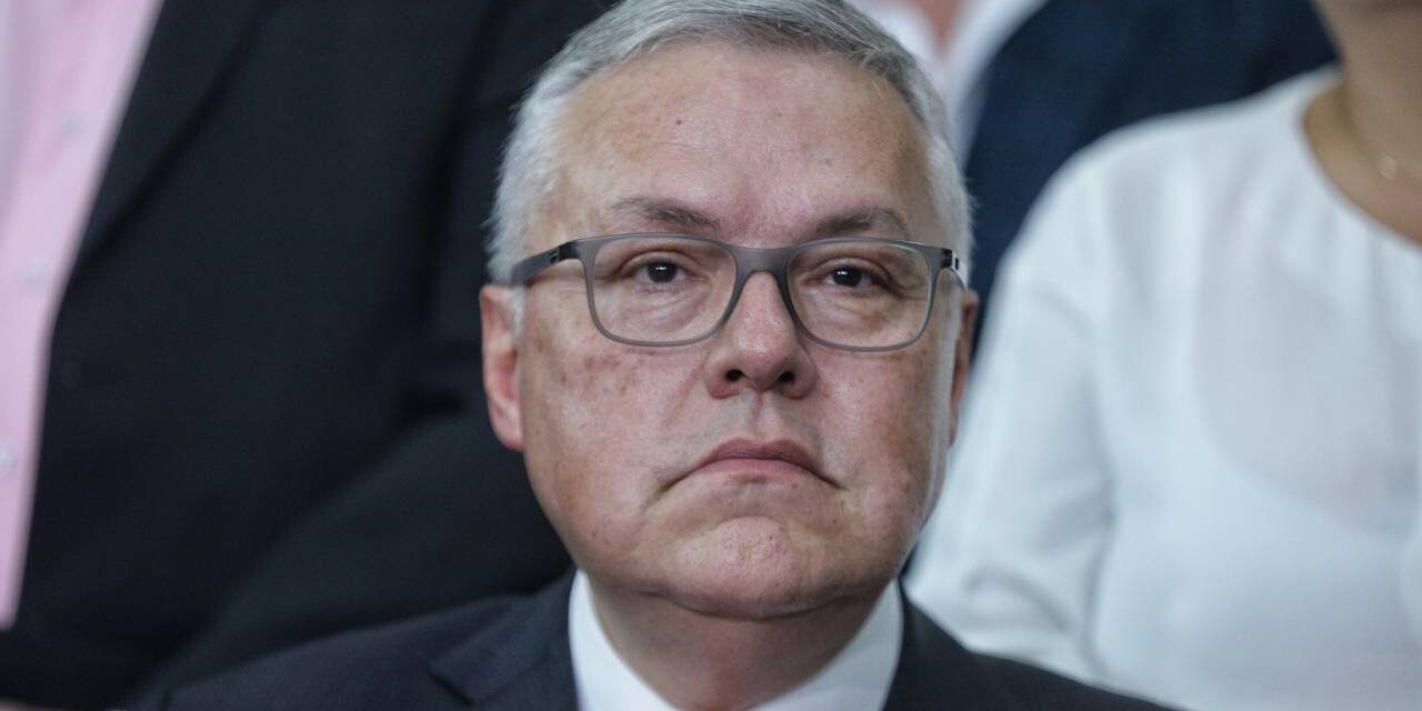 "Por la salud de las instituciones, espero que se elija pronto la Fiscal": entrevista con Néstor Iván Osuna, ministro de Justicia