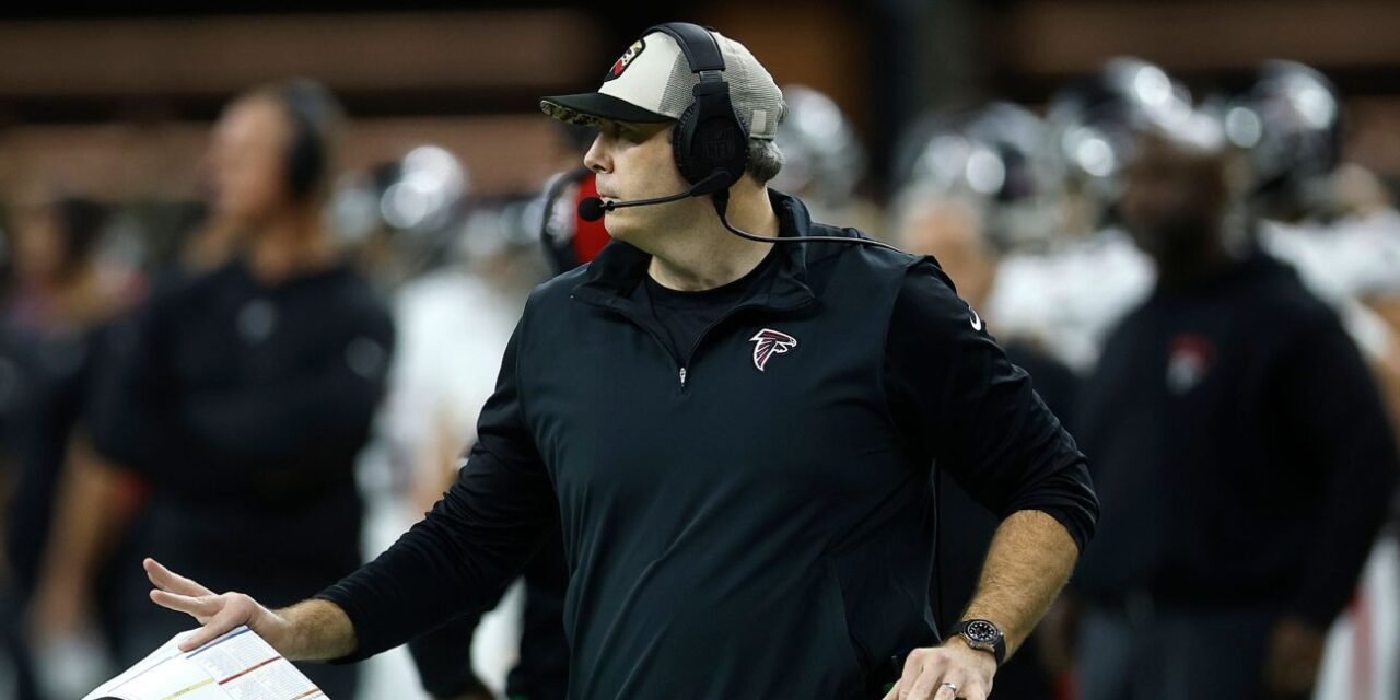 Por qué los Atlanta Falcons despidieron al entrenador Arthur Smith y qué sigue