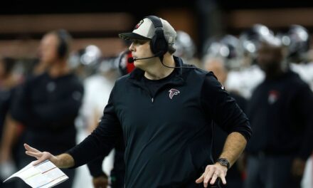 Por qué los Atlanta Falcons despidieron al entrenador Arthur Smith y qué sigue