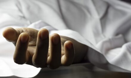 Por un supuesto chisme, mujer asesinó a su compañera de trabajo con un arma cortopunzante.