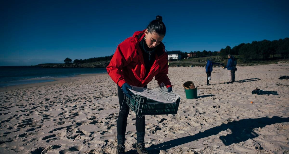 Qué significa el nivel 2 de alerta por contaminación marina que Galicia rechaza activar en el caso de los 'pellets' de plástico |  Medioambiente