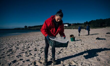 Qué significa el nivel 2 de alerta por contaminación marina que Galicia rechaza activar en el caso de los 'pellets' de plástico |  Medioambiente