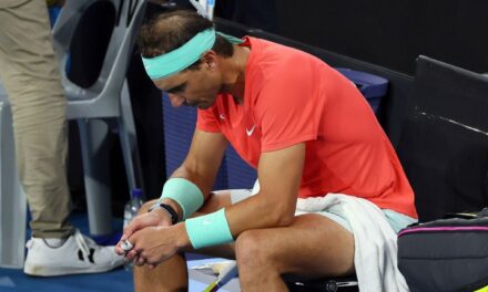Rafael Nadal se retira del Abierto de Australia por lesión en la cadera
